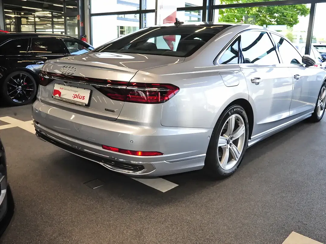 Audi A8 - Thumbnail 3