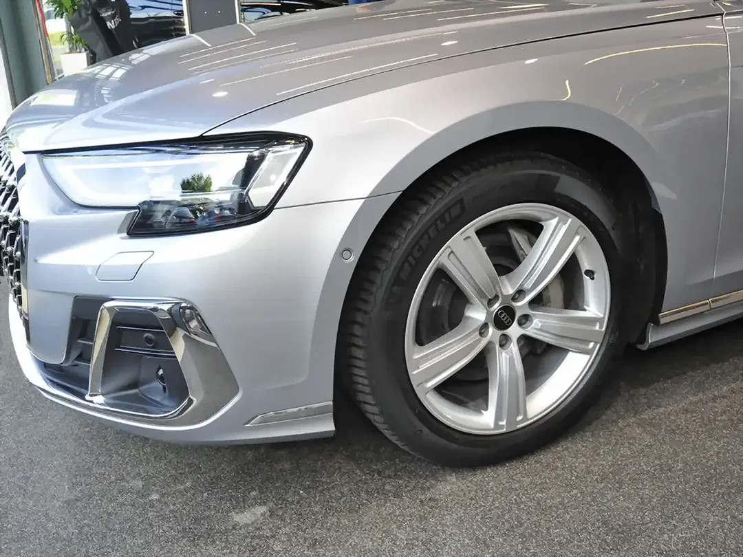 Audi A8 - Thumbnail 4