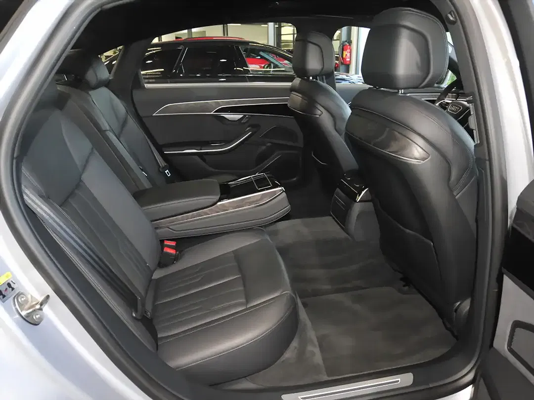 Audi A8 - Thumbnail 9
