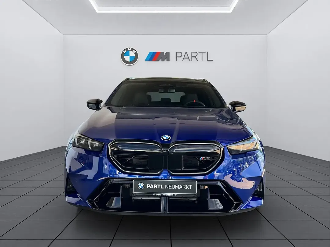 BMW M5 - Thumbnail 2