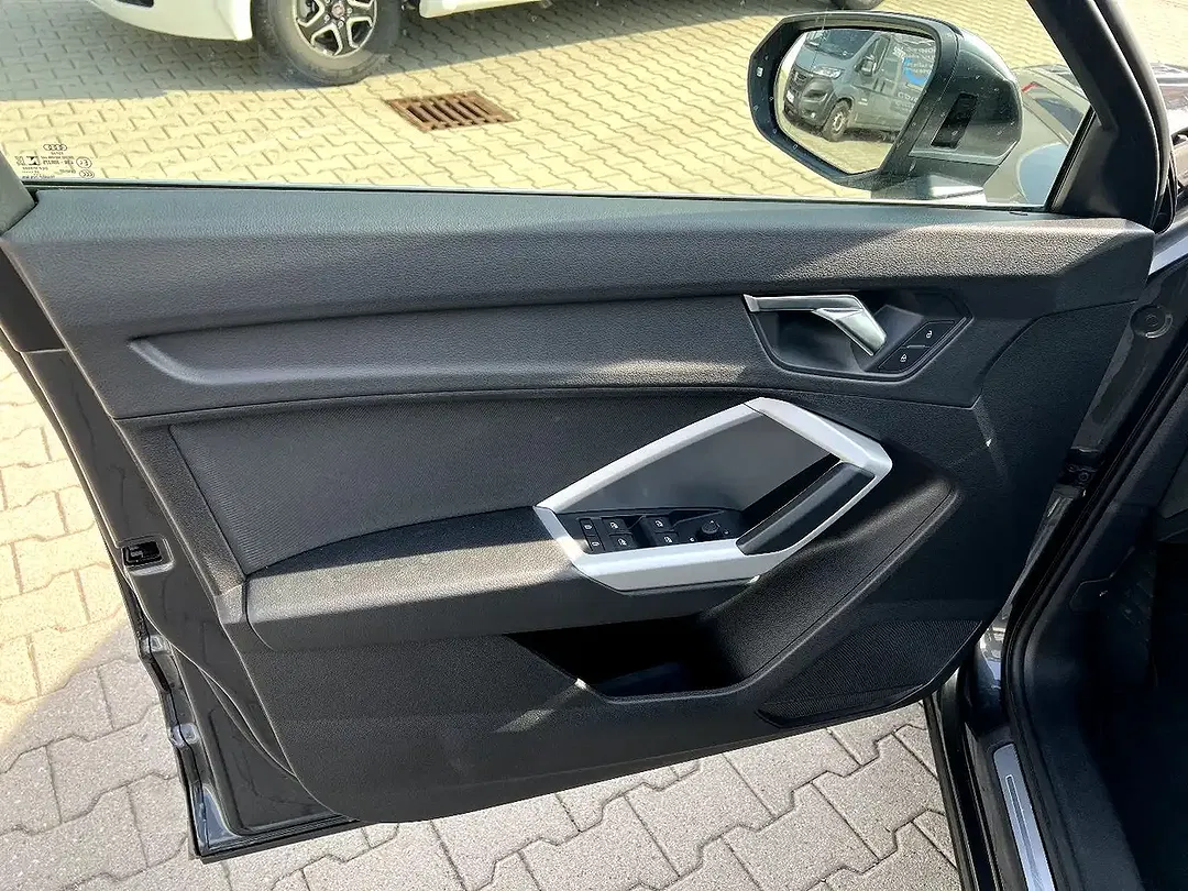 Audi Q3 - Thumbnail 10