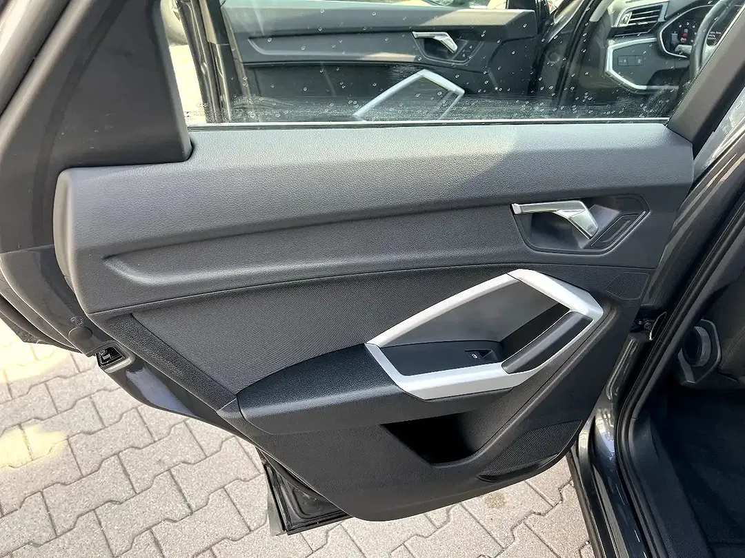 Audi Q3 - Thumbnail 11