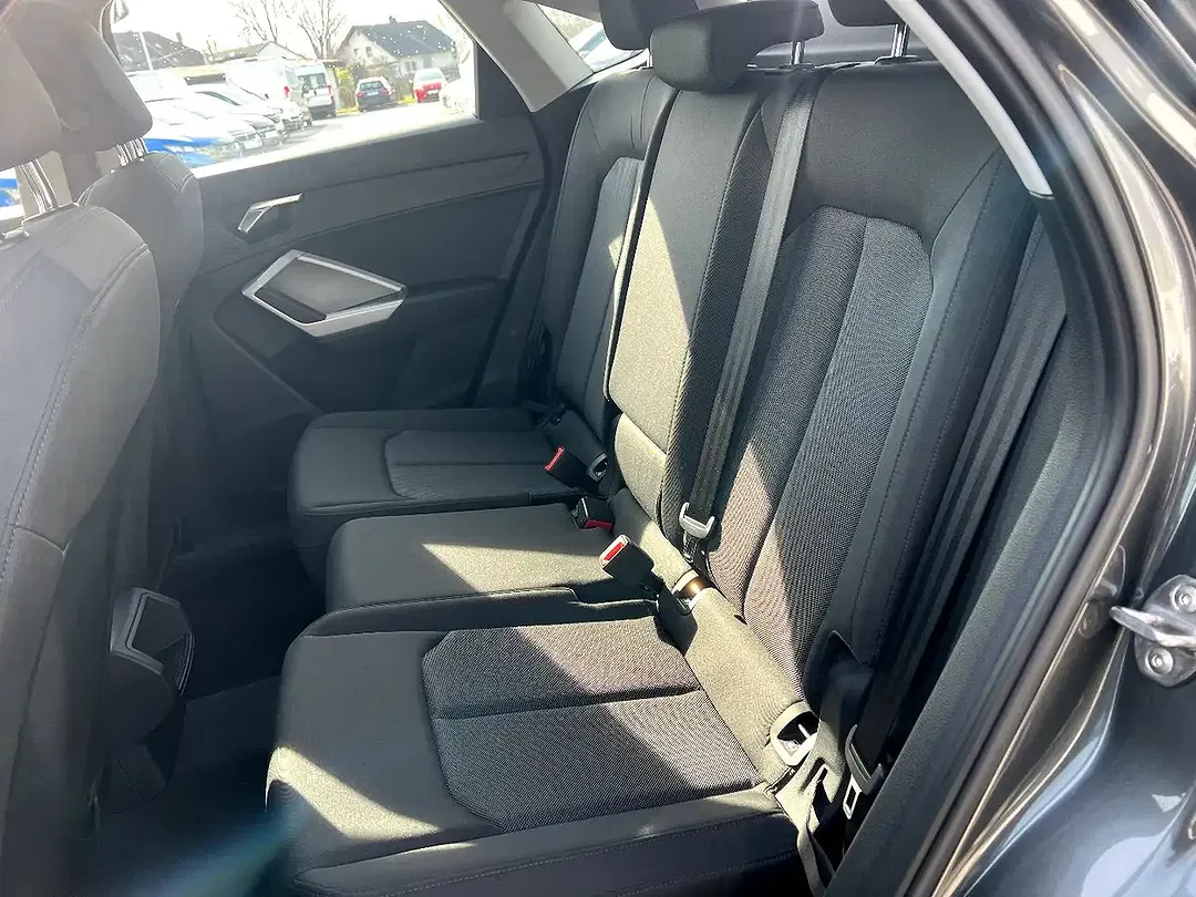 Audi Q3 - Thumbnail 13