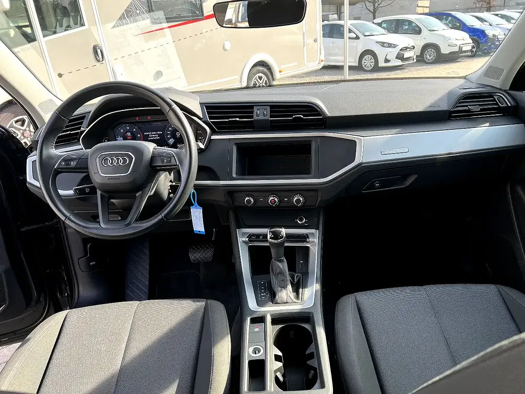 Audi Q3 - Thumbnail 17