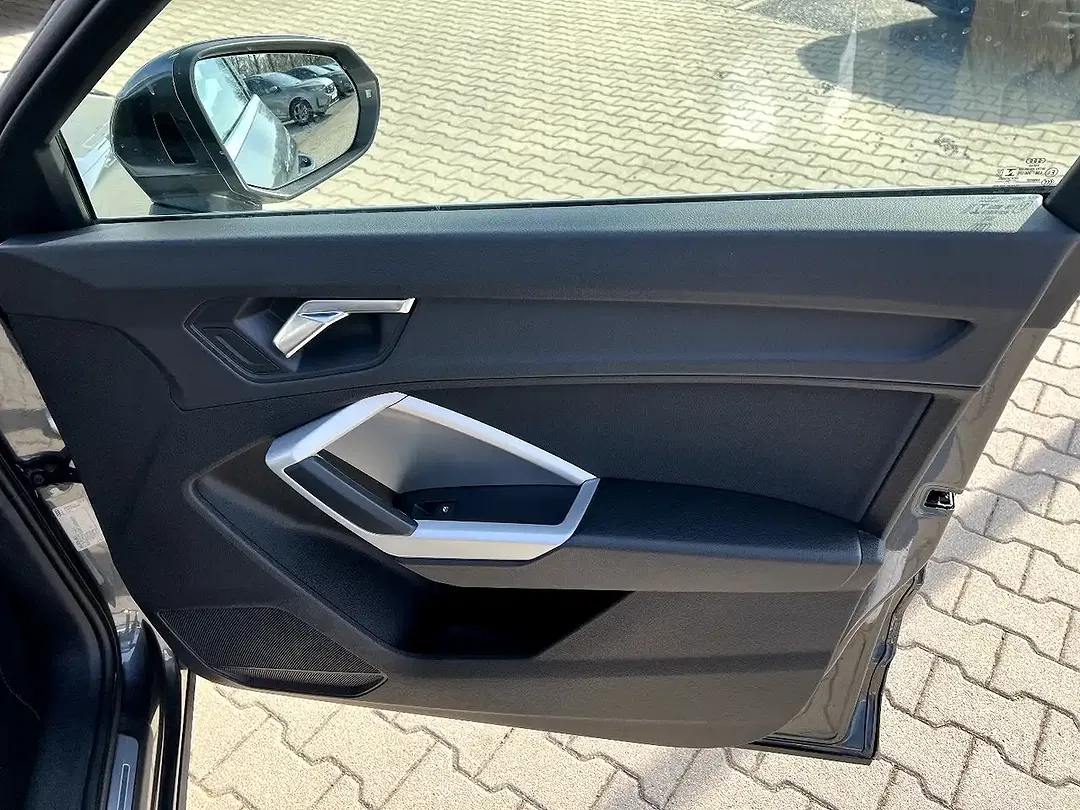 Audi Q3 - Thumbnail 19