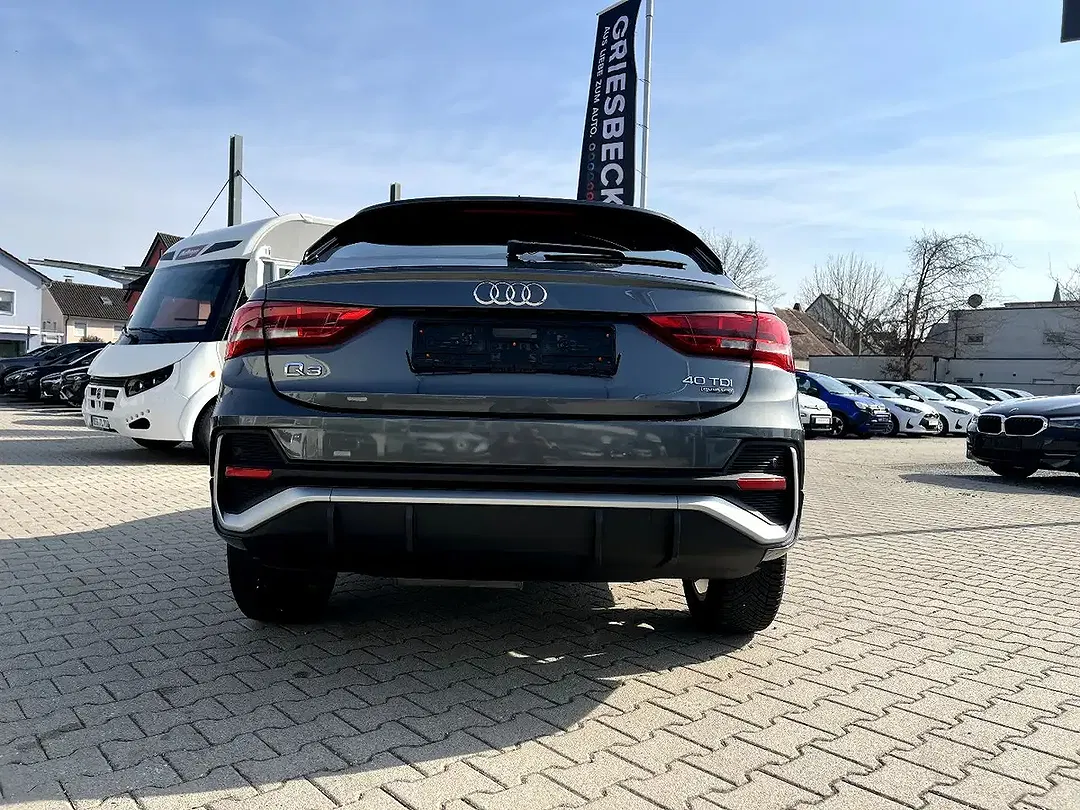 Audi Q3 - Thumbnail 3
