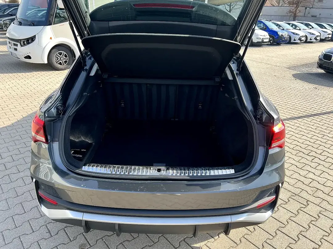 Audi Q3 - Thumbnail 7