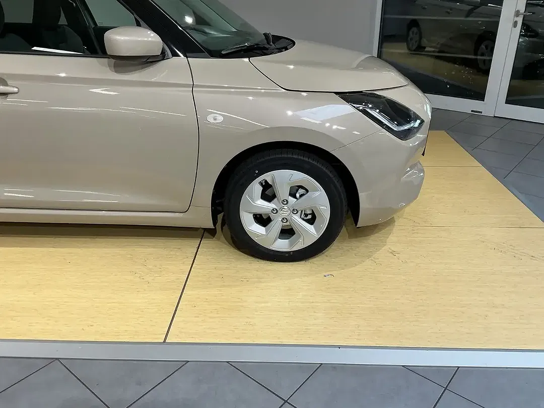 Suzuki Swift - Thumbnail 4