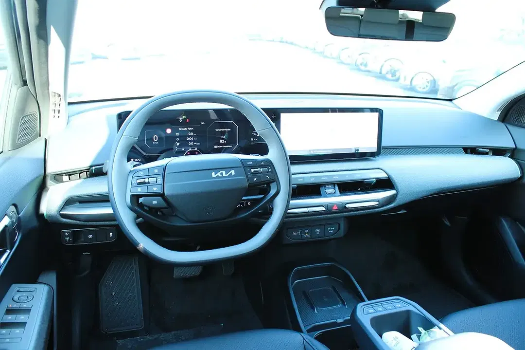 Kia EV4 - Thumbnail 10