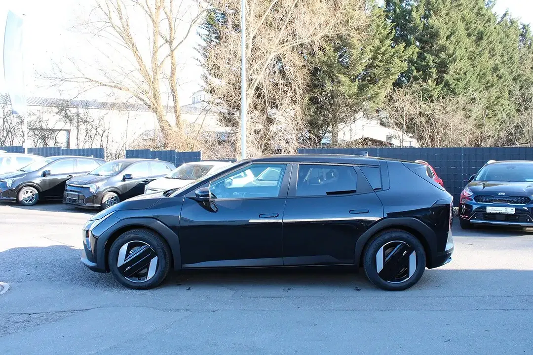 Kia EV4 - Thumbnail 4