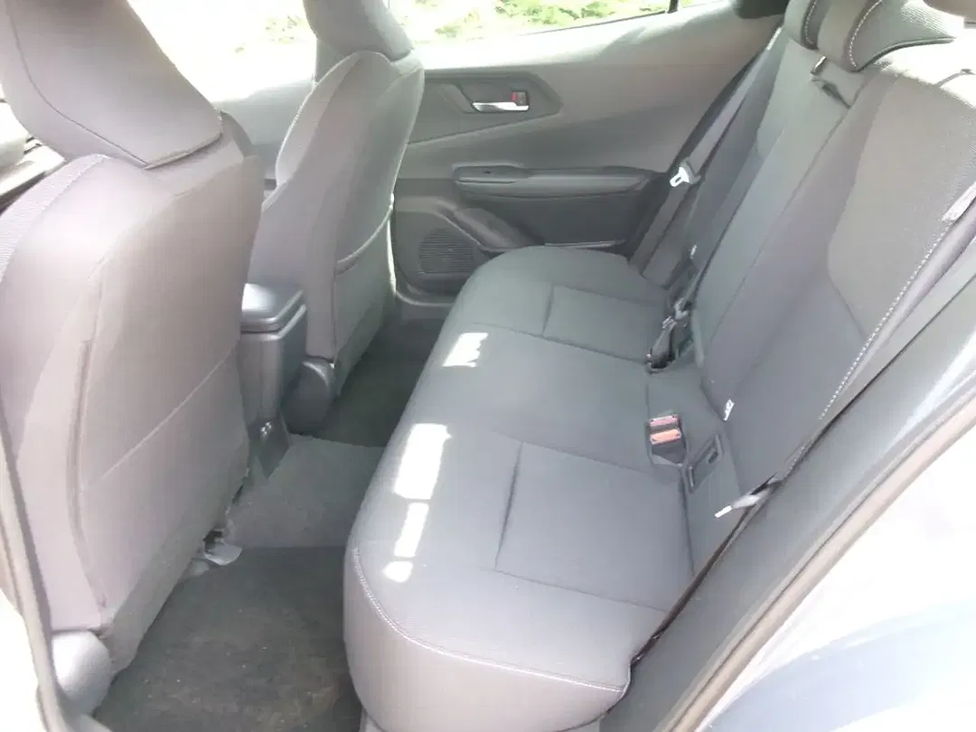 Toyota Prius - Thumbnail 11