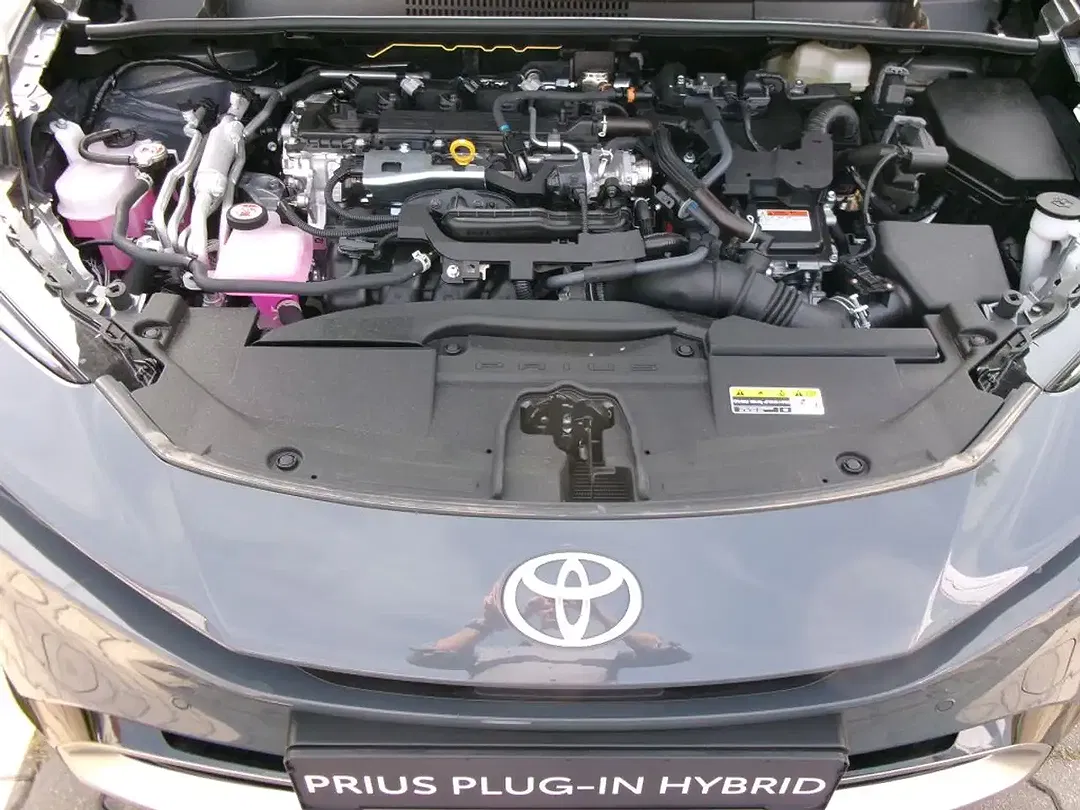 Toyota Prius - Thumbnail 15