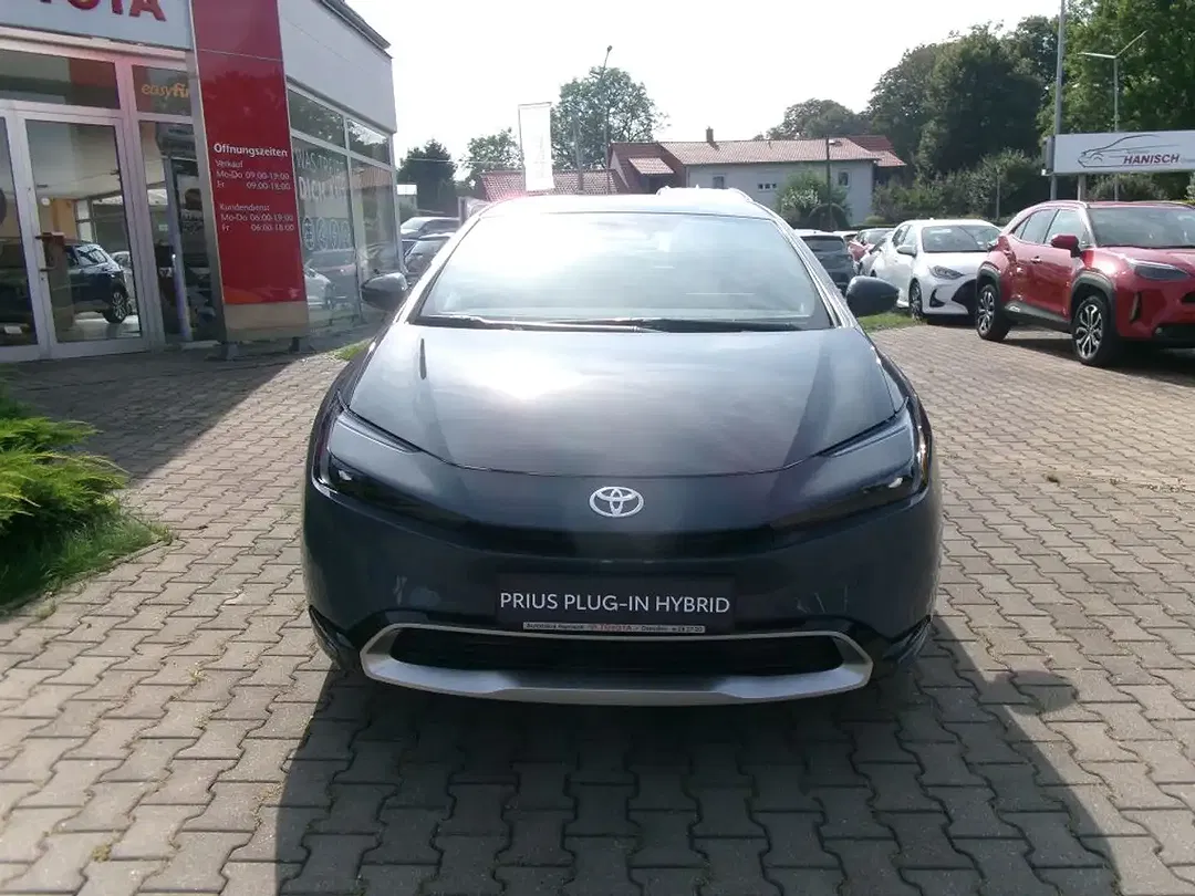 Toyota Prius - Thumbnail 2