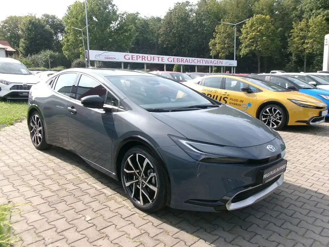 Toyota Prius - Thumbnail 3