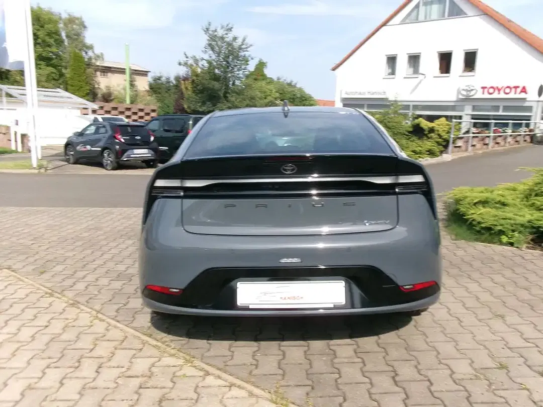 Toyota Prius - Thumbnail 5
