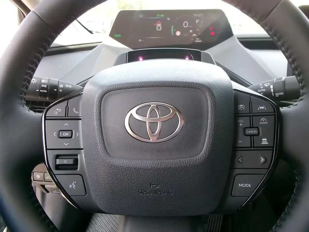 Toyota Prius - Thumbnail 6