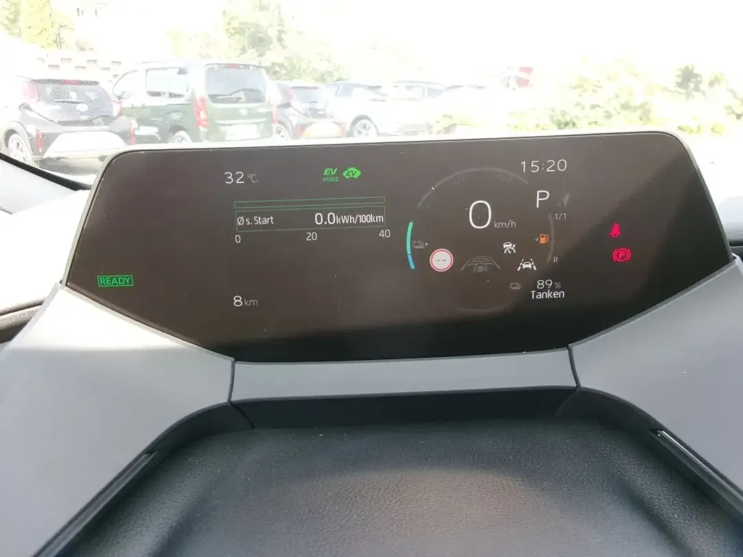 Toyota Prius - Thumbnail 9