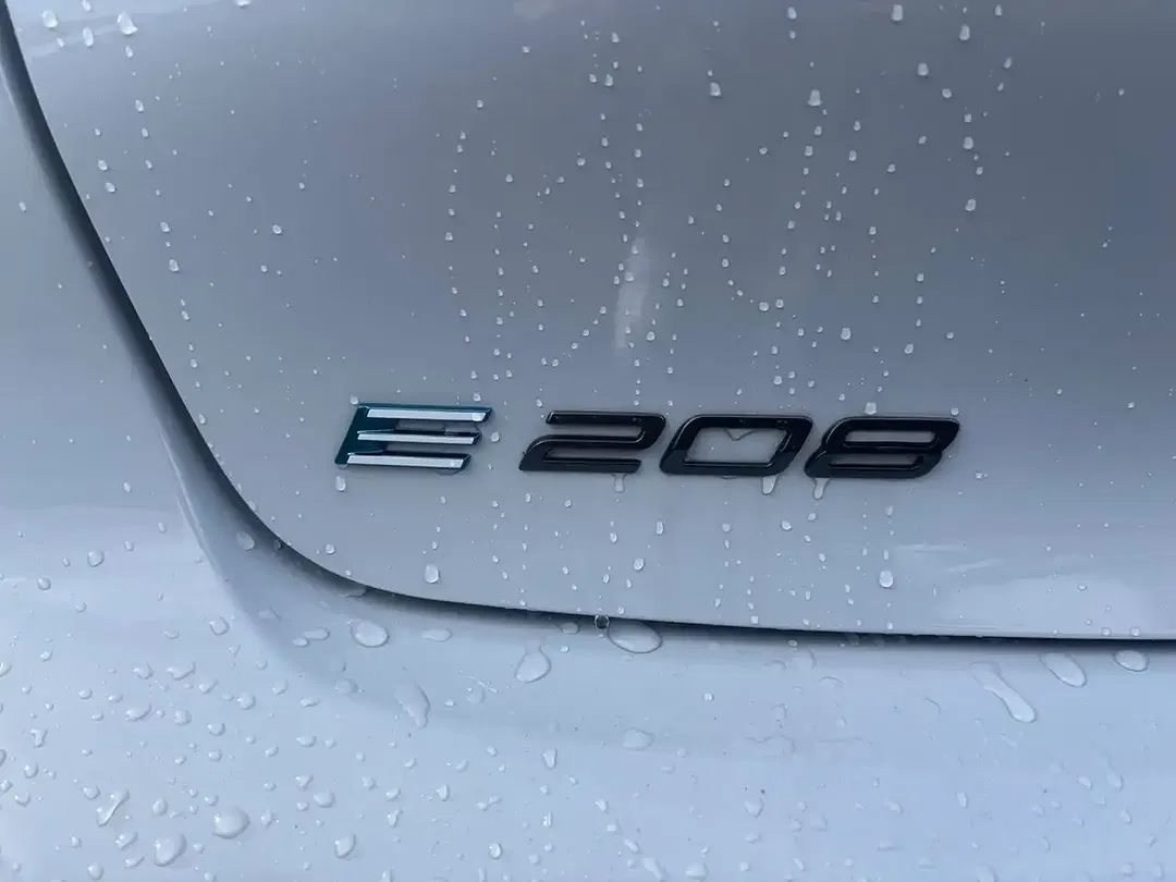 Peugeot 208 - Thumbnail 12