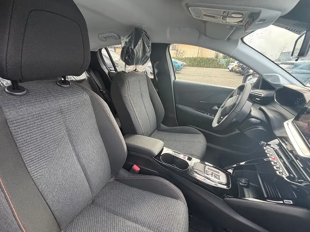 Peugeot 208 - Thumbnail 15