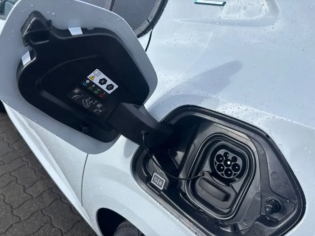 Peugeot 208 - Thumbnail 6