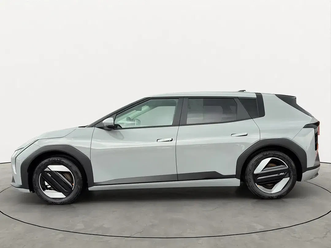 Kia EV4 - Thumbnail 3