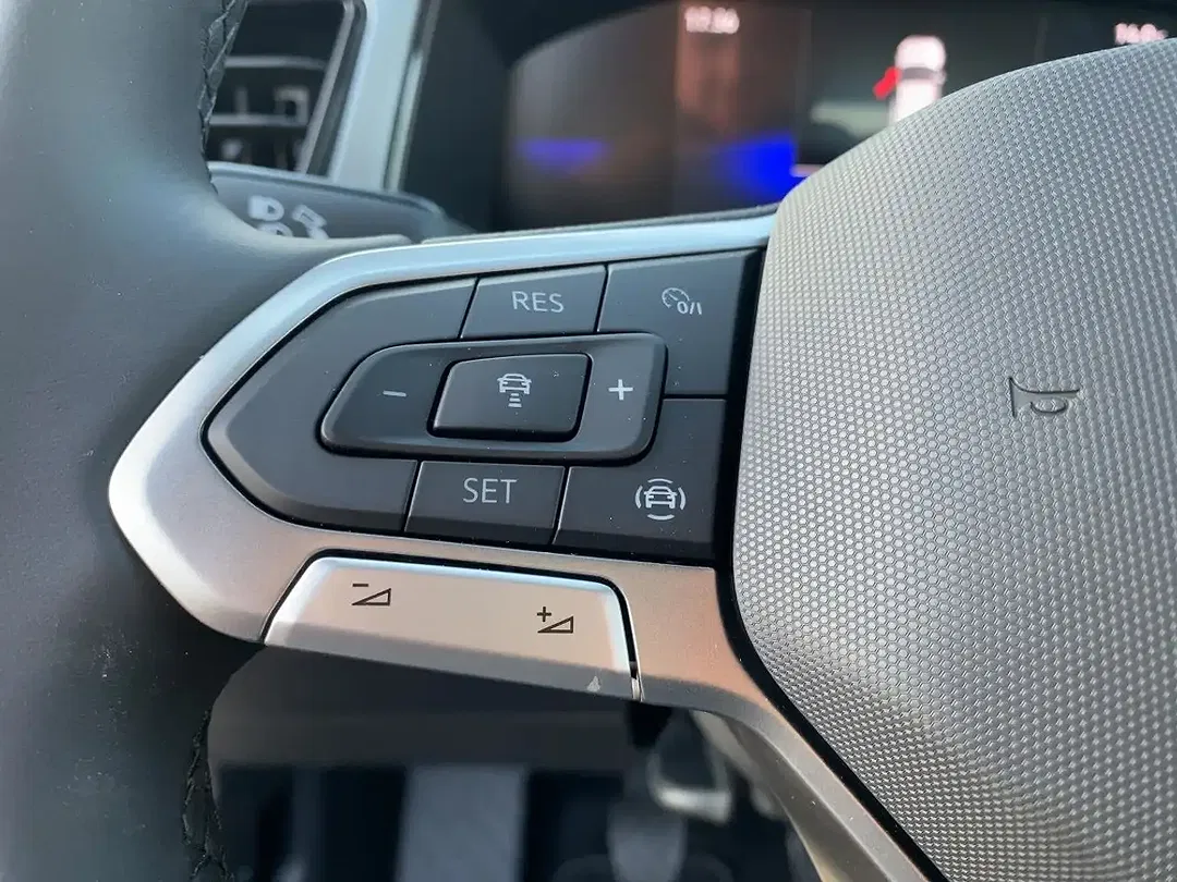Volkswagen T-Roc - Thumbnail 8