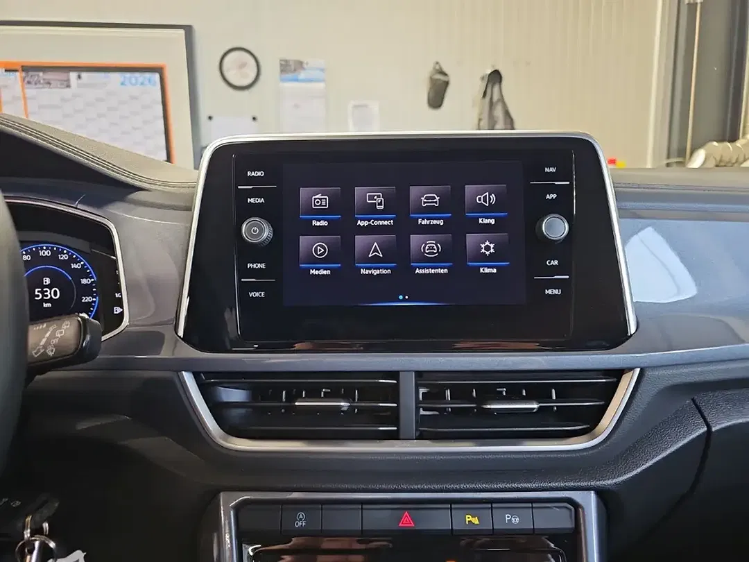 Volkswagen T-Roc - Thumbnail 13