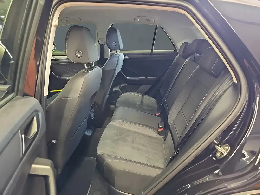 Volkswagen T-Roc - Thumbnail 7