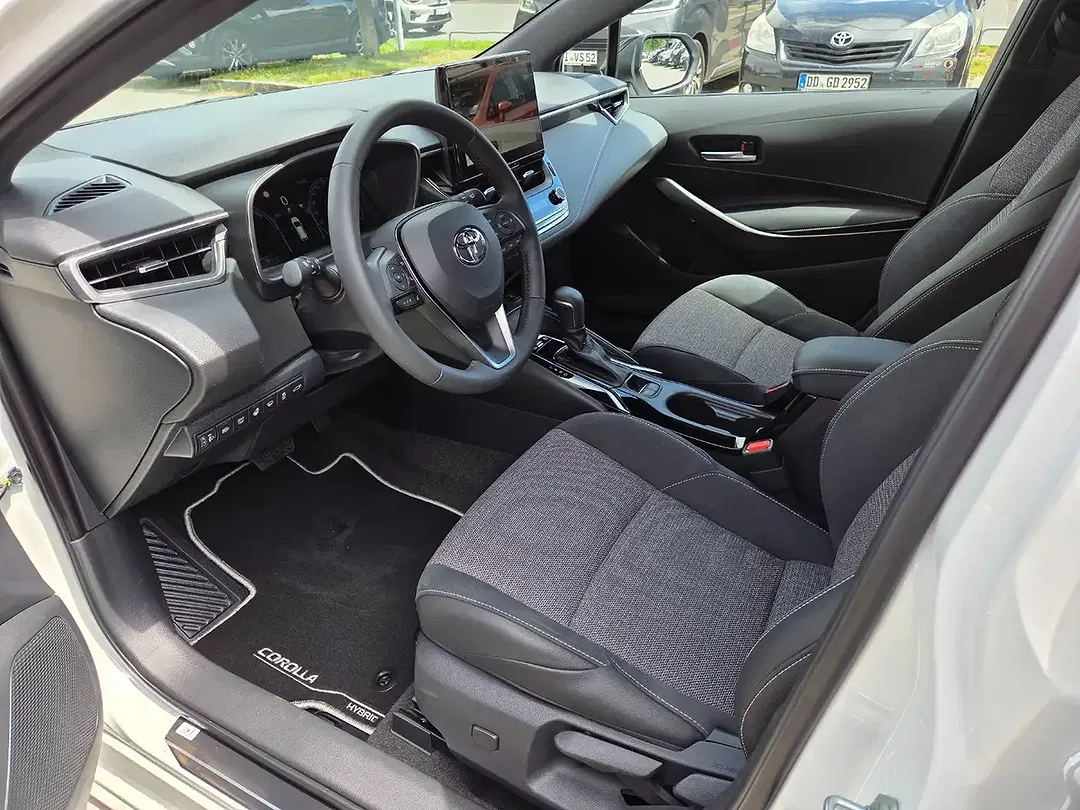 Toyota Corolla - Thumbnail 7