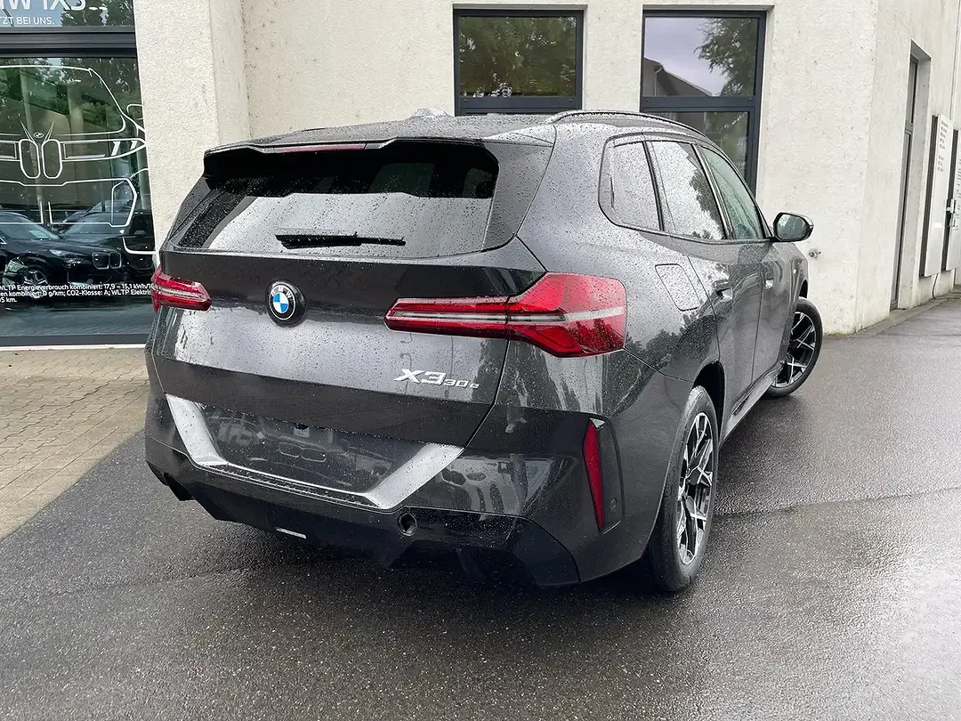 BMW X3 - Thumbnail 2