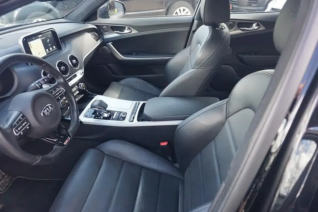 Kia Stinger - Thumbnail 12