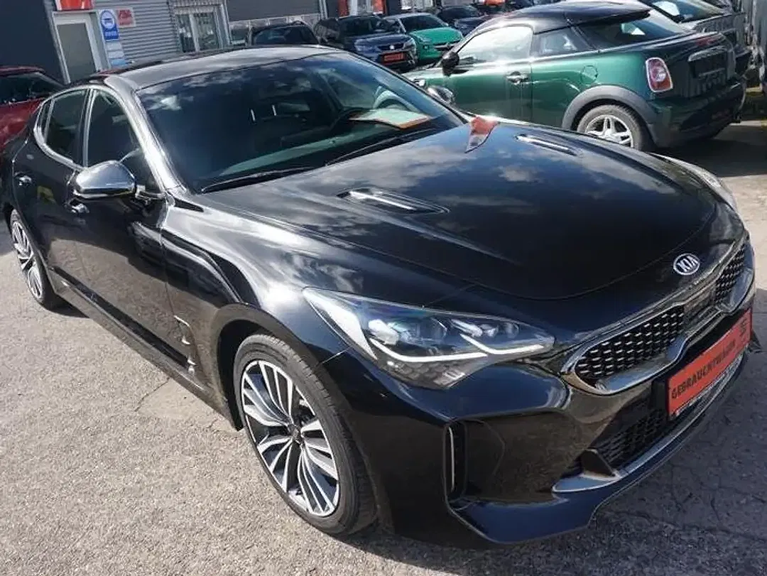 Kia Stinger - Thumbnail 2