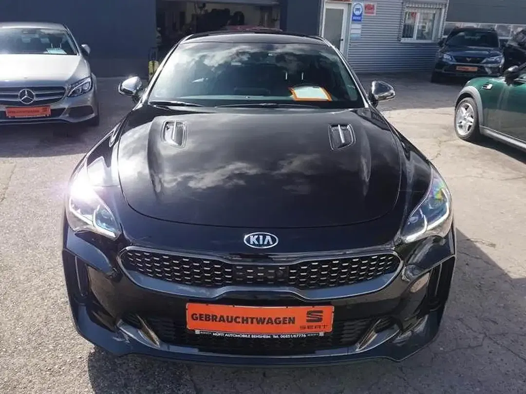 Kia Stinger - Thumbnail 3