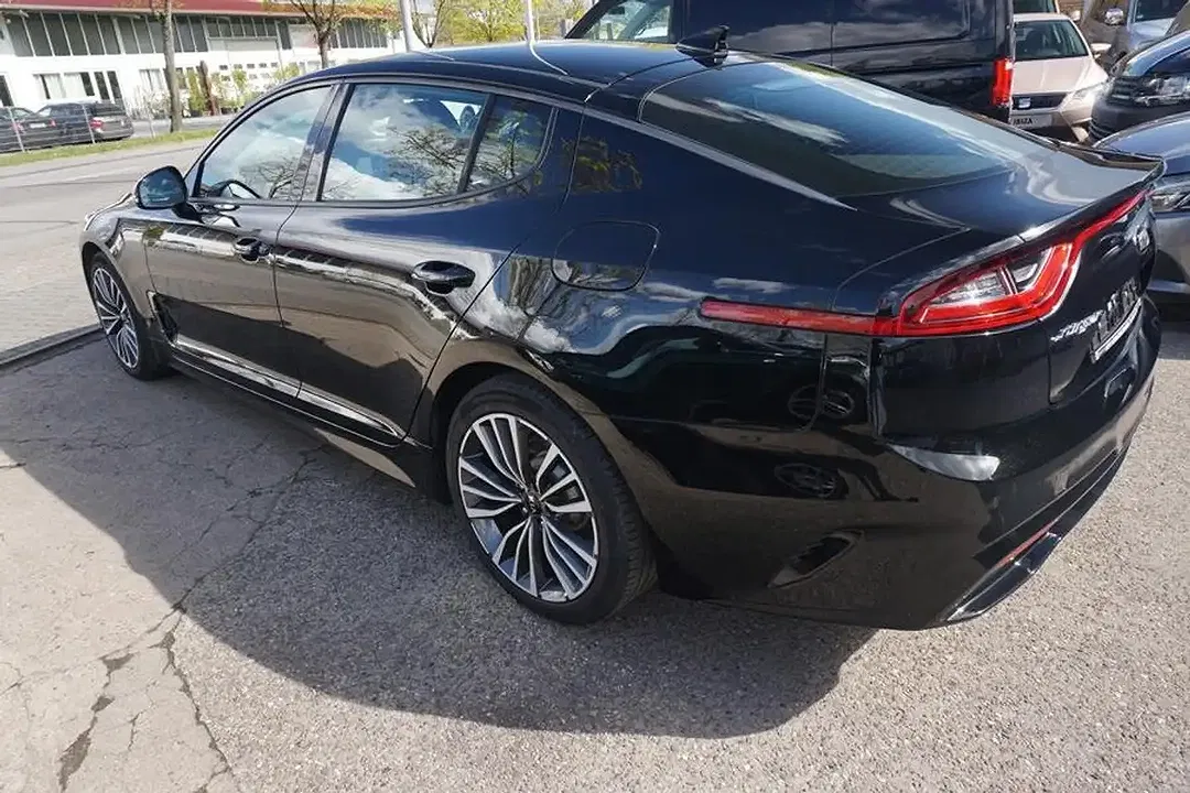 Kia Stinger - Thumbnail 6
