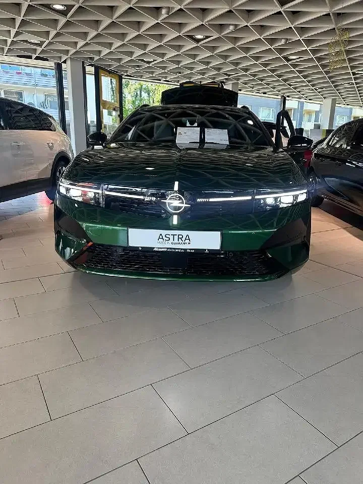 Opel Astra - Afbeelding 1