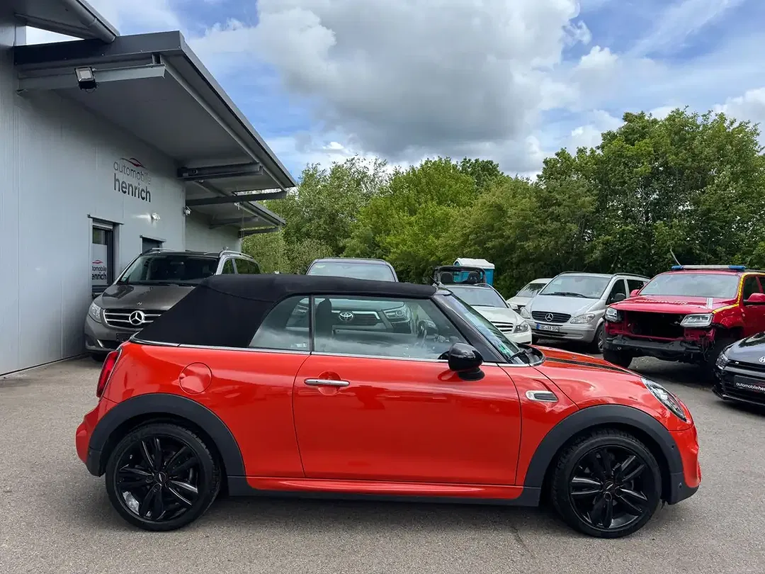 MINI Cooper Cabrio - Thumbnail 3
