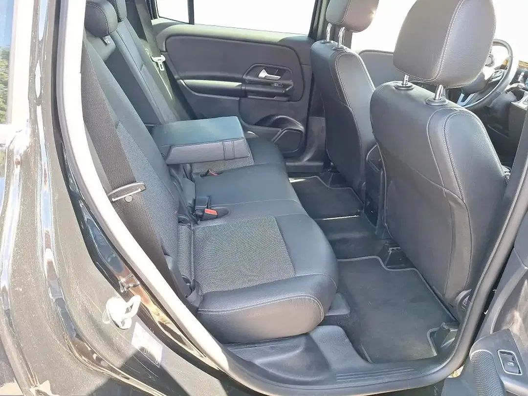 Mercedes-Benz GLB 180 - Thumbnail 9