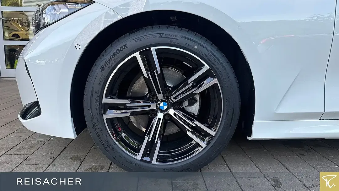 BMW 320 - Thumbnail 3
