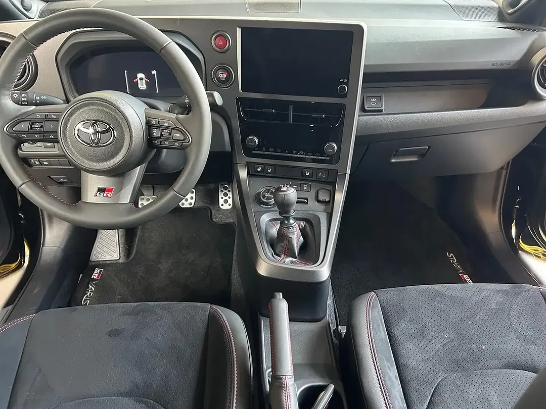 Toyota Yaris - Thumbnail 12