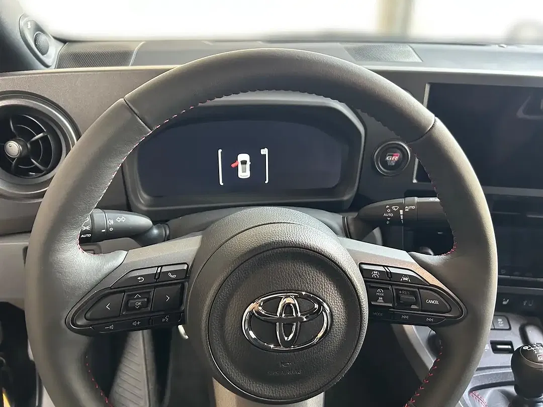 Toyota Yaris - Thumbnail 15