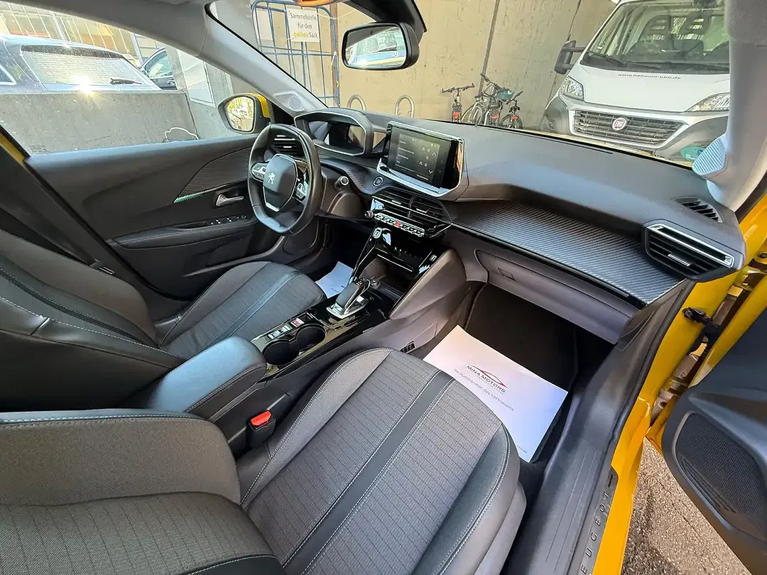 Peugeot 208 - Thumbnail 11