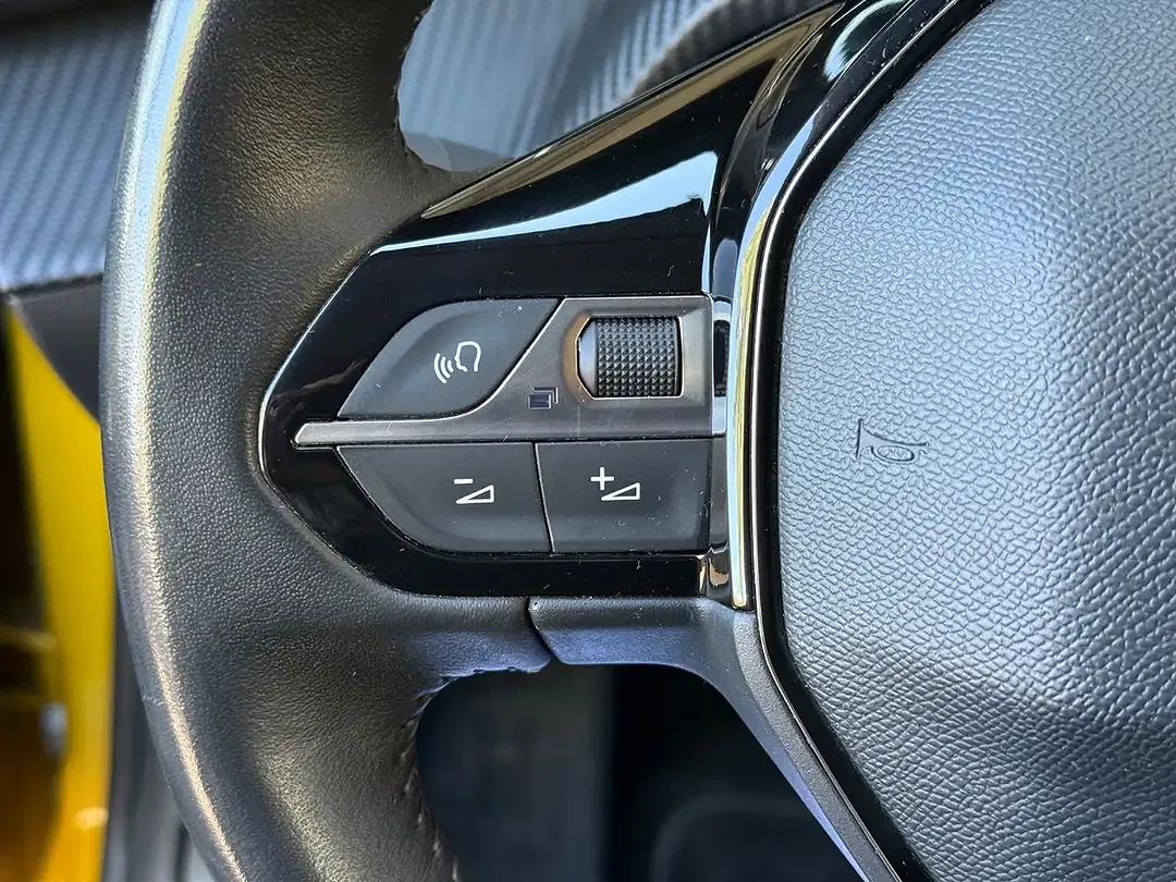 Peugeot 208 - Thumbnail 15