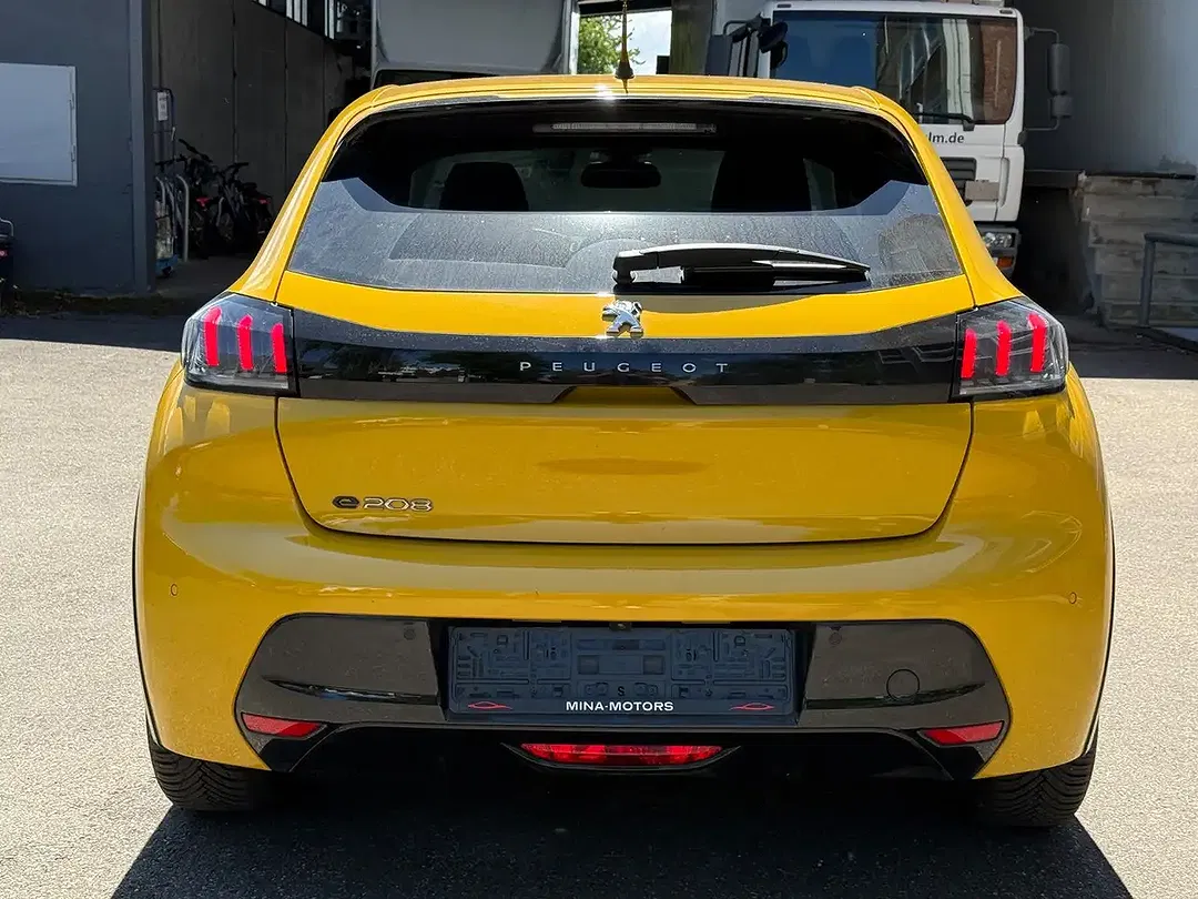 Peugeot 208 - Thumbnail 5