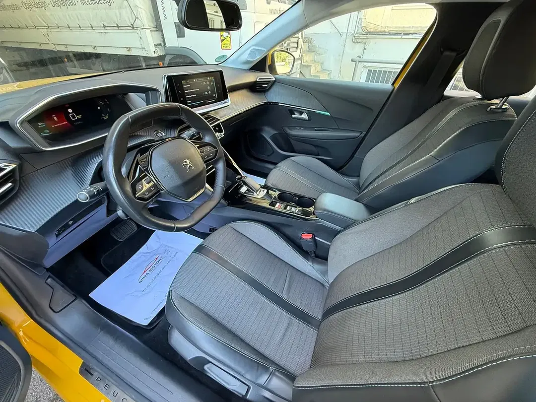 Peugeot 208 - Thumbnail 9