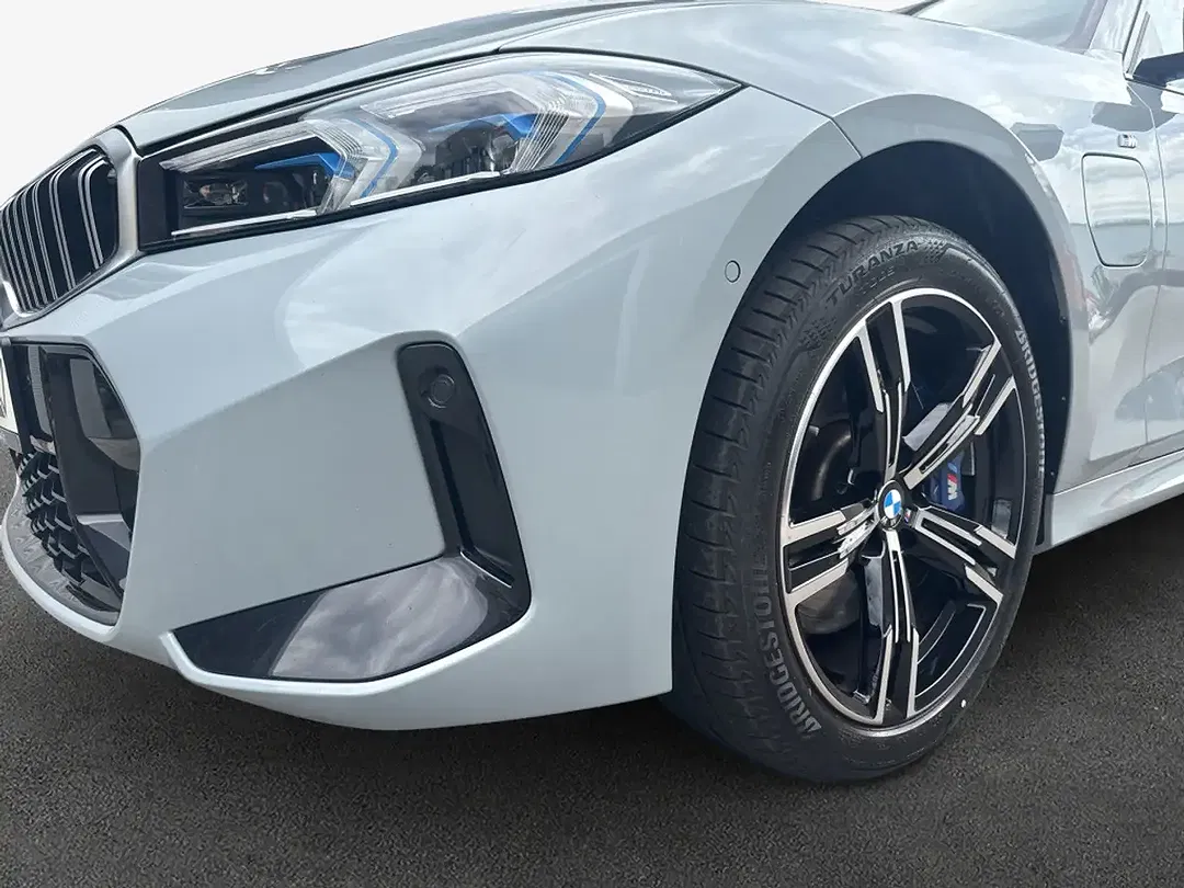 BMW 330 - Thumbnail 6