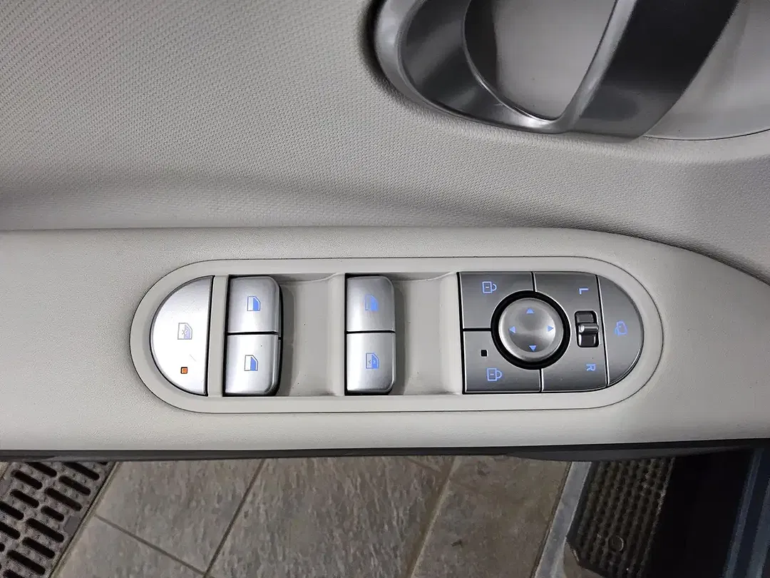 Hyundai IONIQ 5 - Thumbnail 9