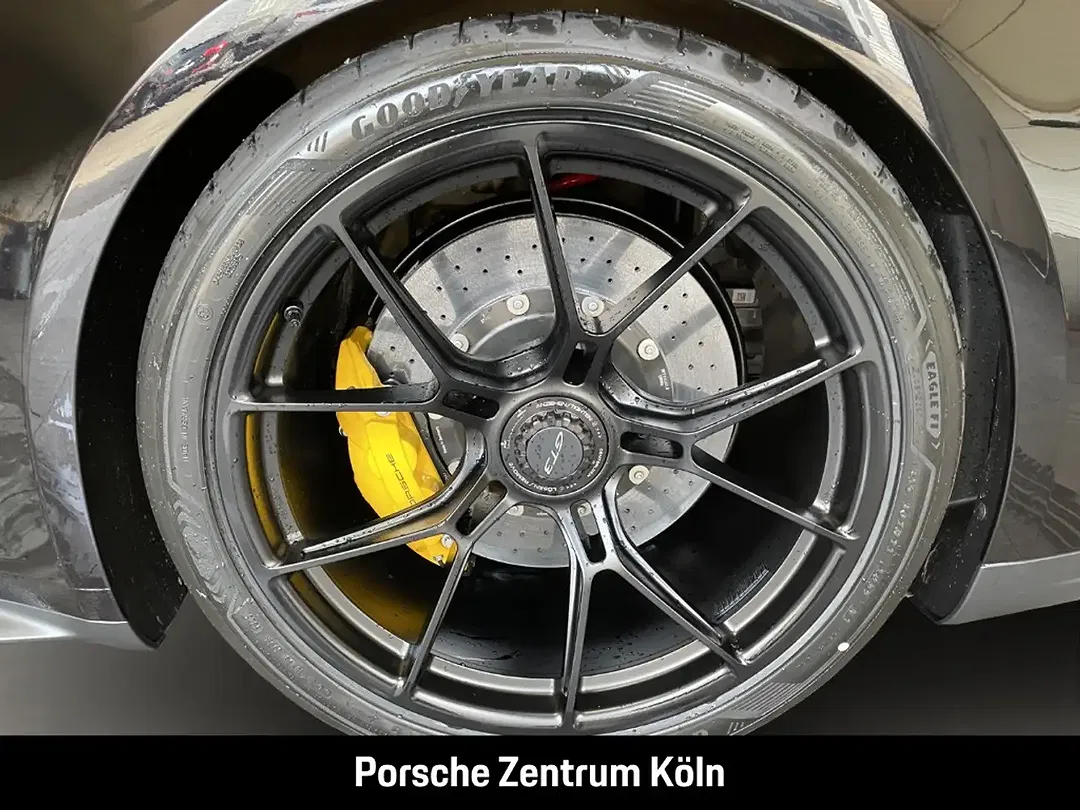 Porsche 992 - Thumbnail 11
