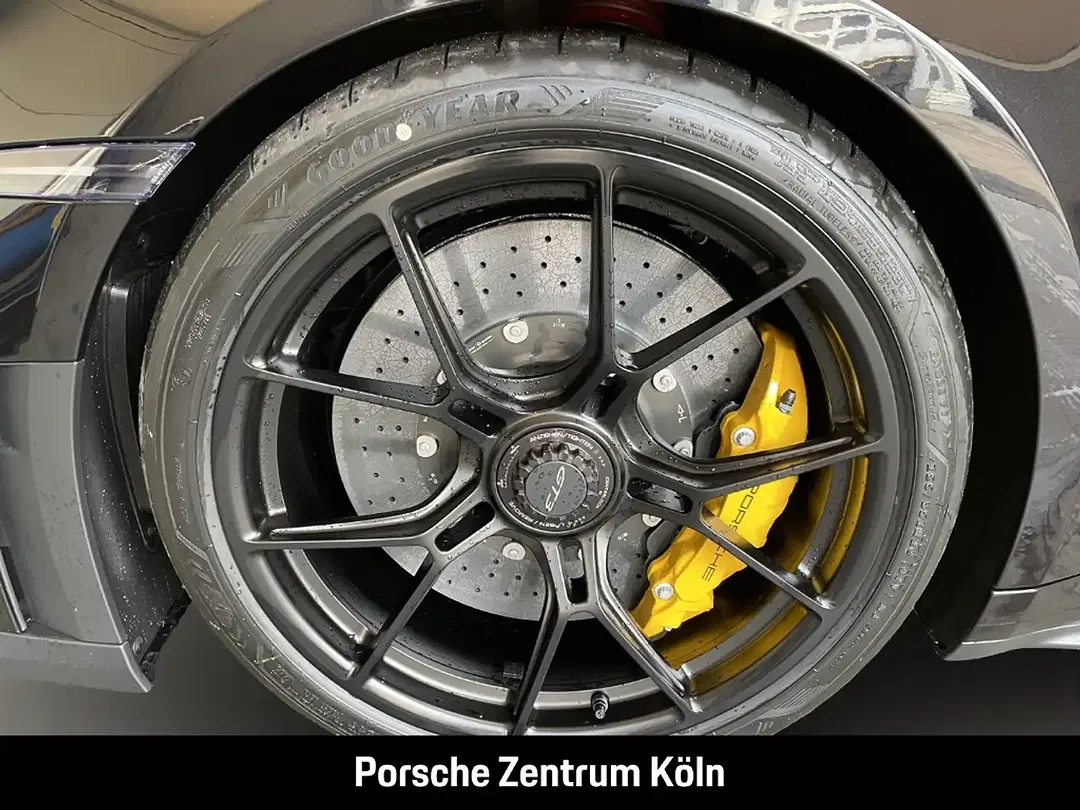 Porsche 992 - Thumbnail 12