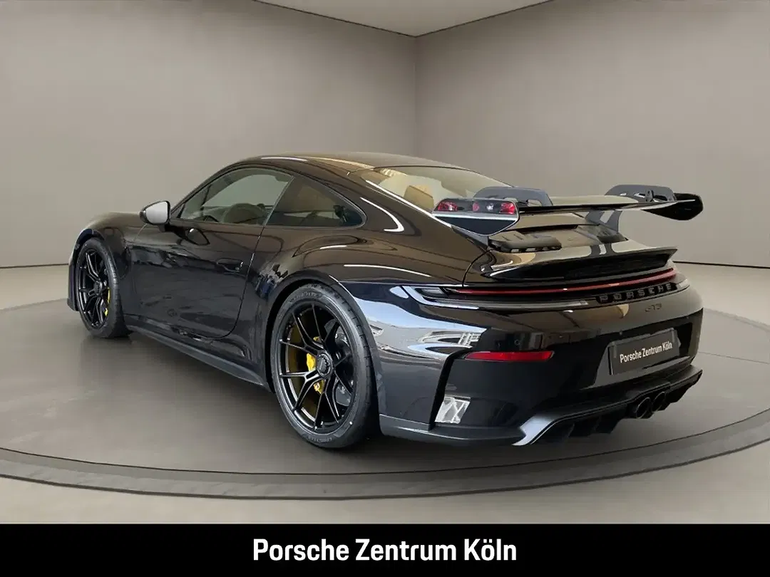 Porsche 992 - Thumbnail 3