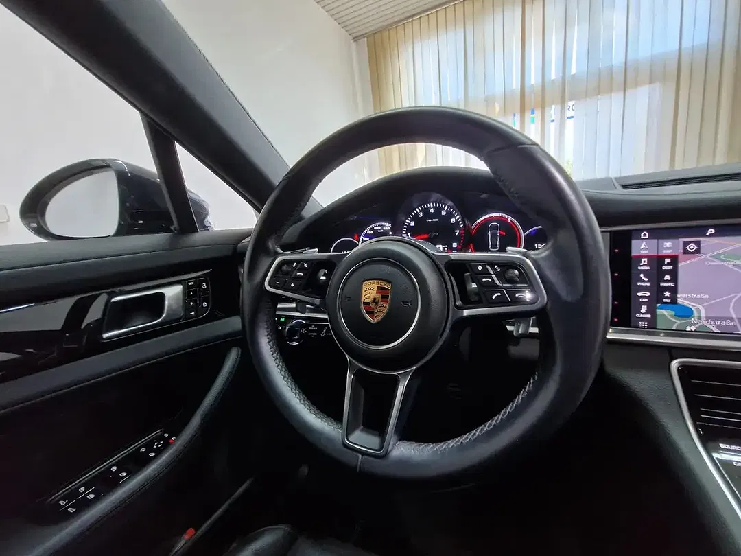 Porsche Panamera - Thumbnail 12